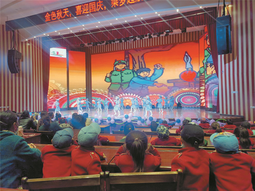 圖為活動(dòng)甘孜縣兩校.jpg 圖為活動(dòng)甘孜縣兩校.jpg